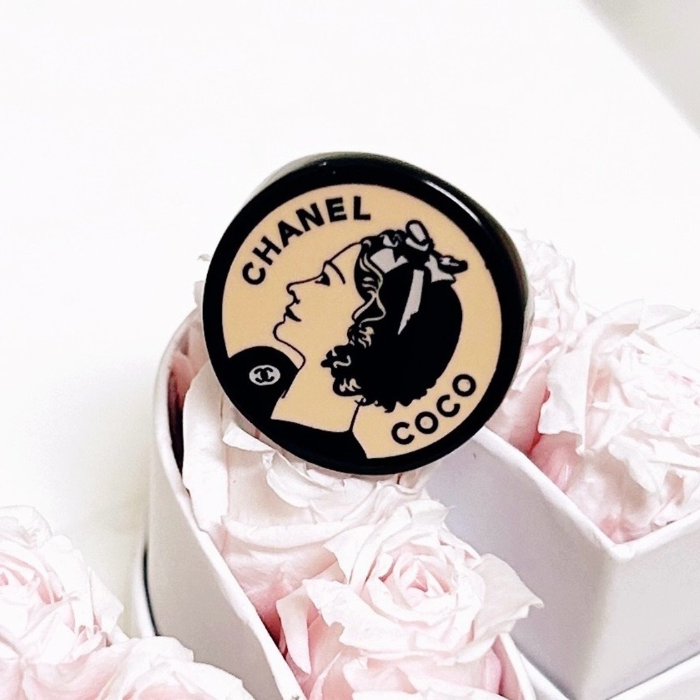Authentic Chanel RARE Vintage 2003 Pink / Black Coco Chanel Acrylic Ring - Picture 3 of 14